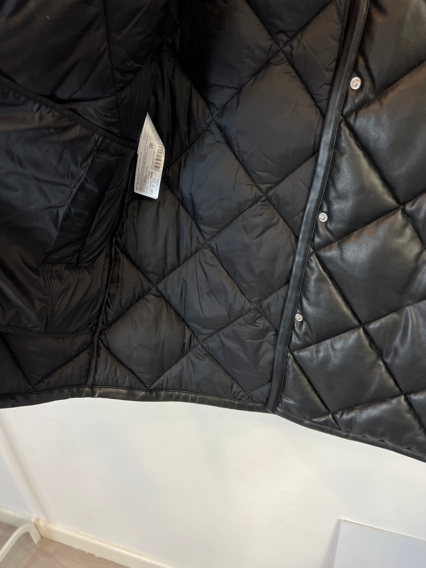 MANGO. Black quilted coat. Size XS