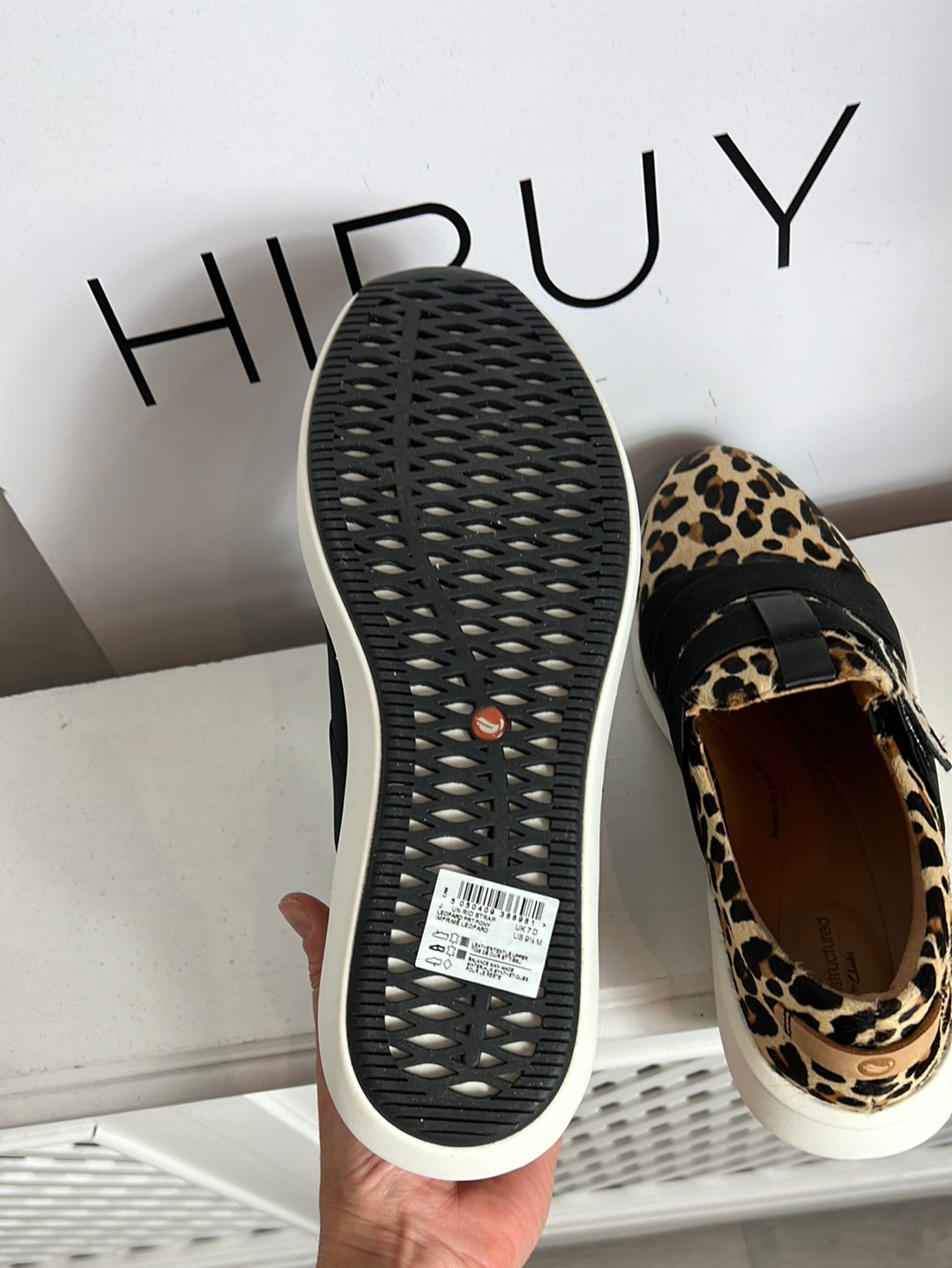 CLARKS. Zapatos textura animal print. T 40