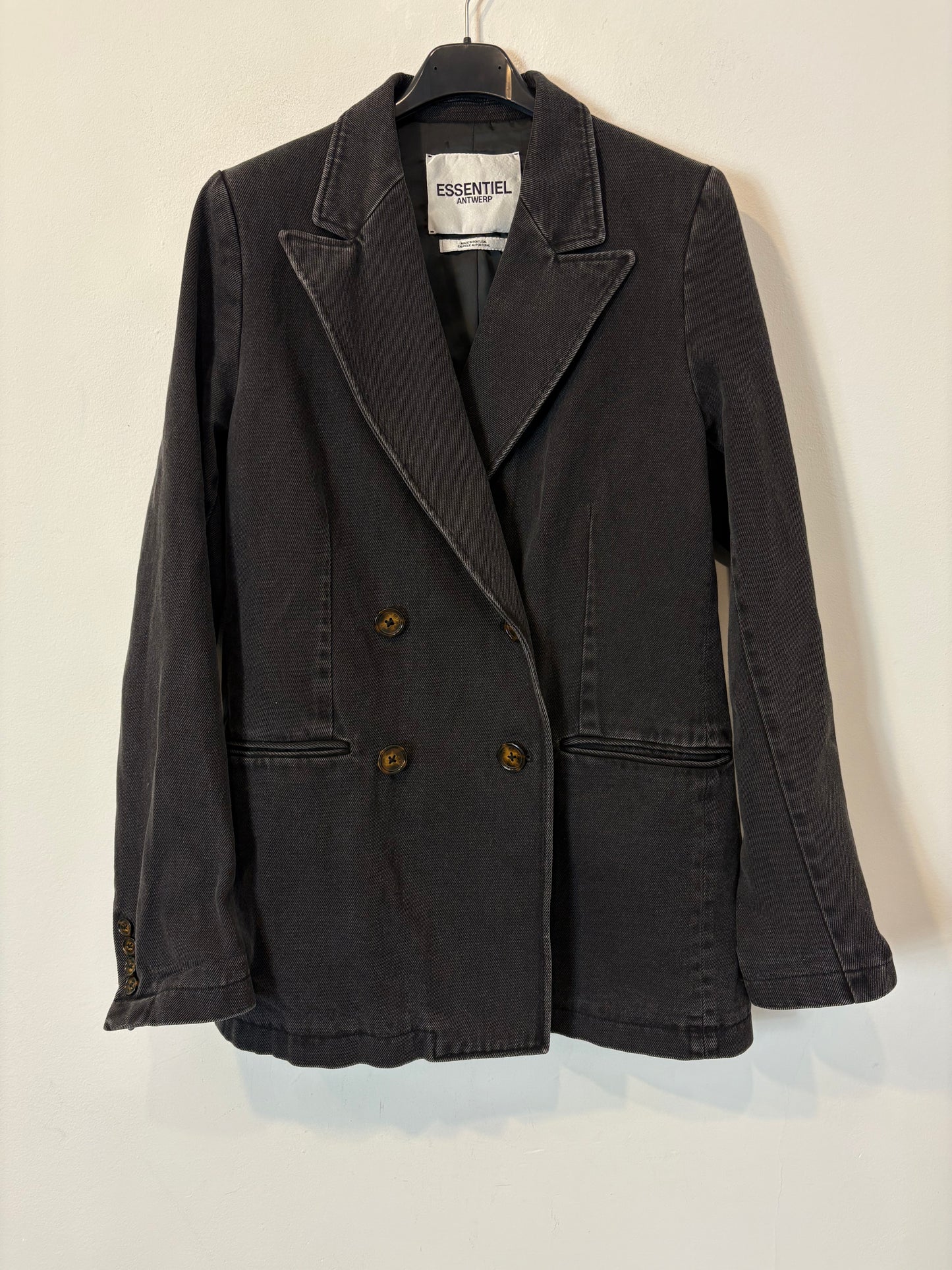 ESSENTIEL ANTWERP. Blazer azul denim