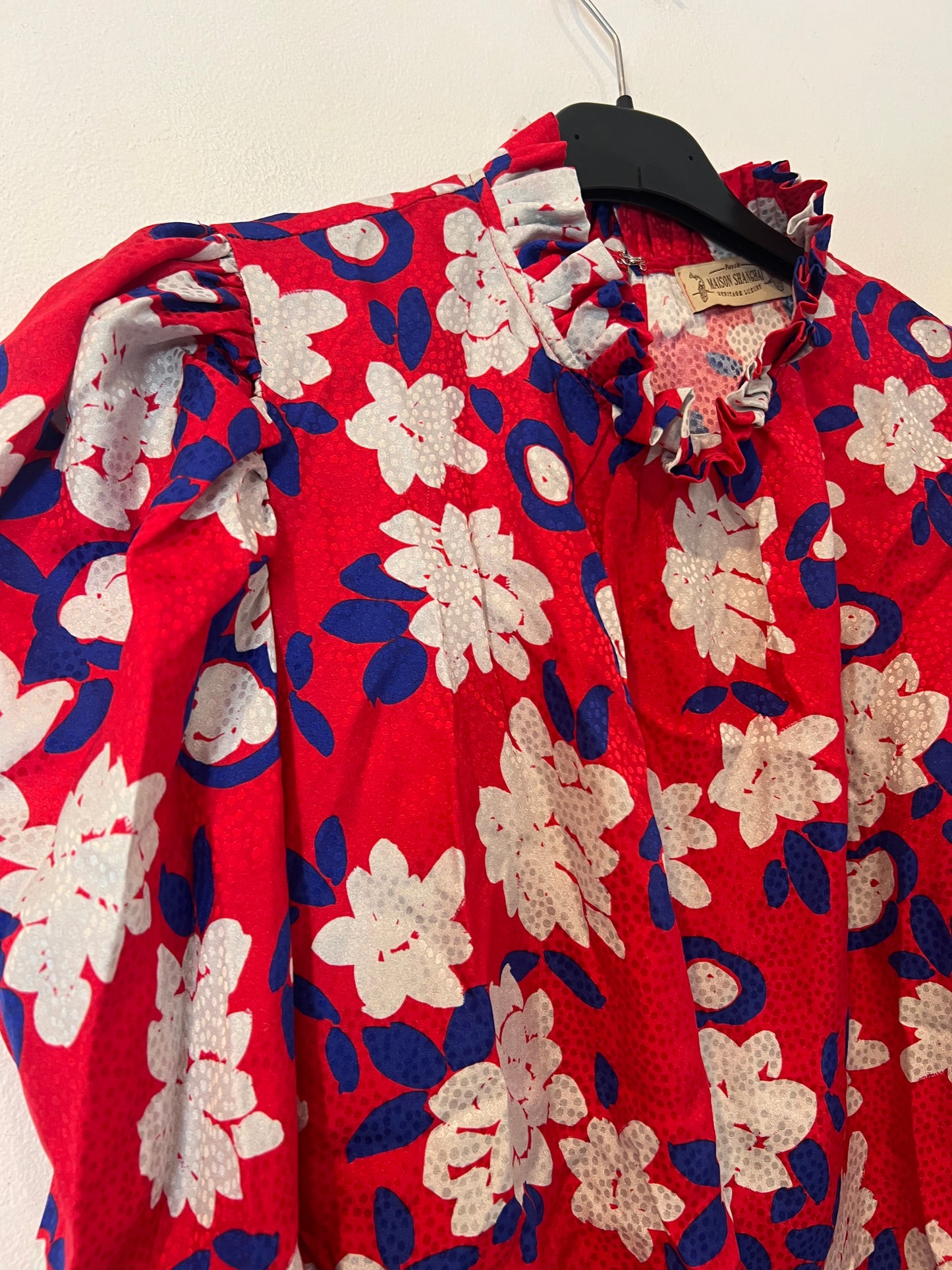 MAISON SHANGAI. Blusa roja estampada seda