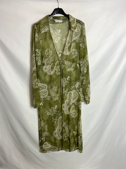 STRADIVARIUS . Sobre camisa semitransparente verde dibujos. T M