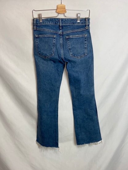 ZARA. Pantalón vaquero acampanado T.36