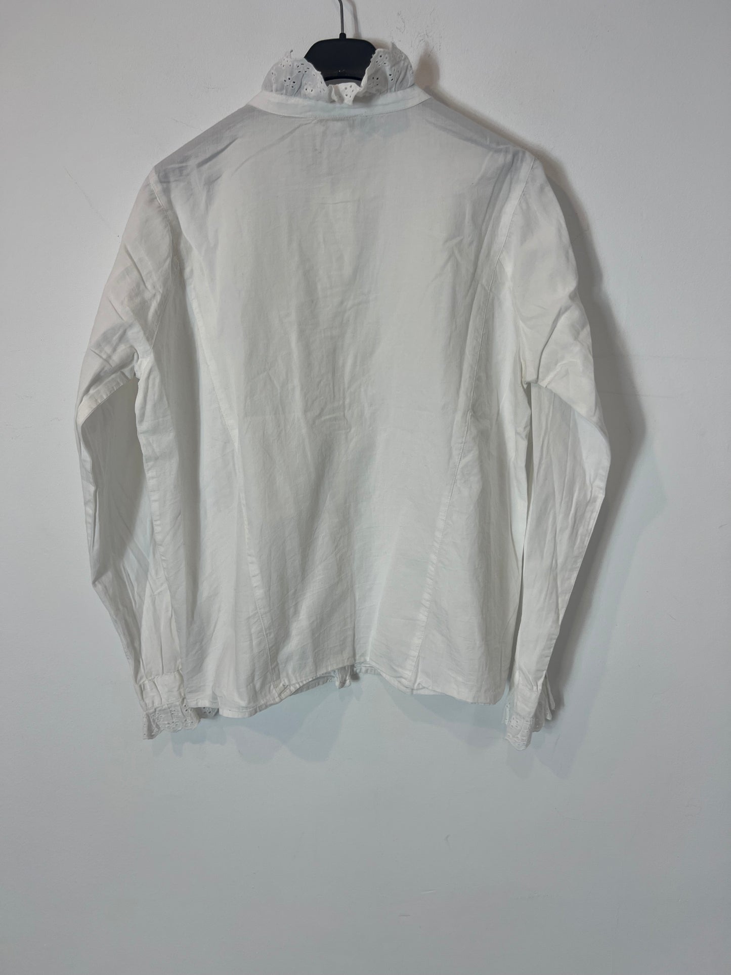 INTROPIA. White blouse with die-cut ruffles, size 38