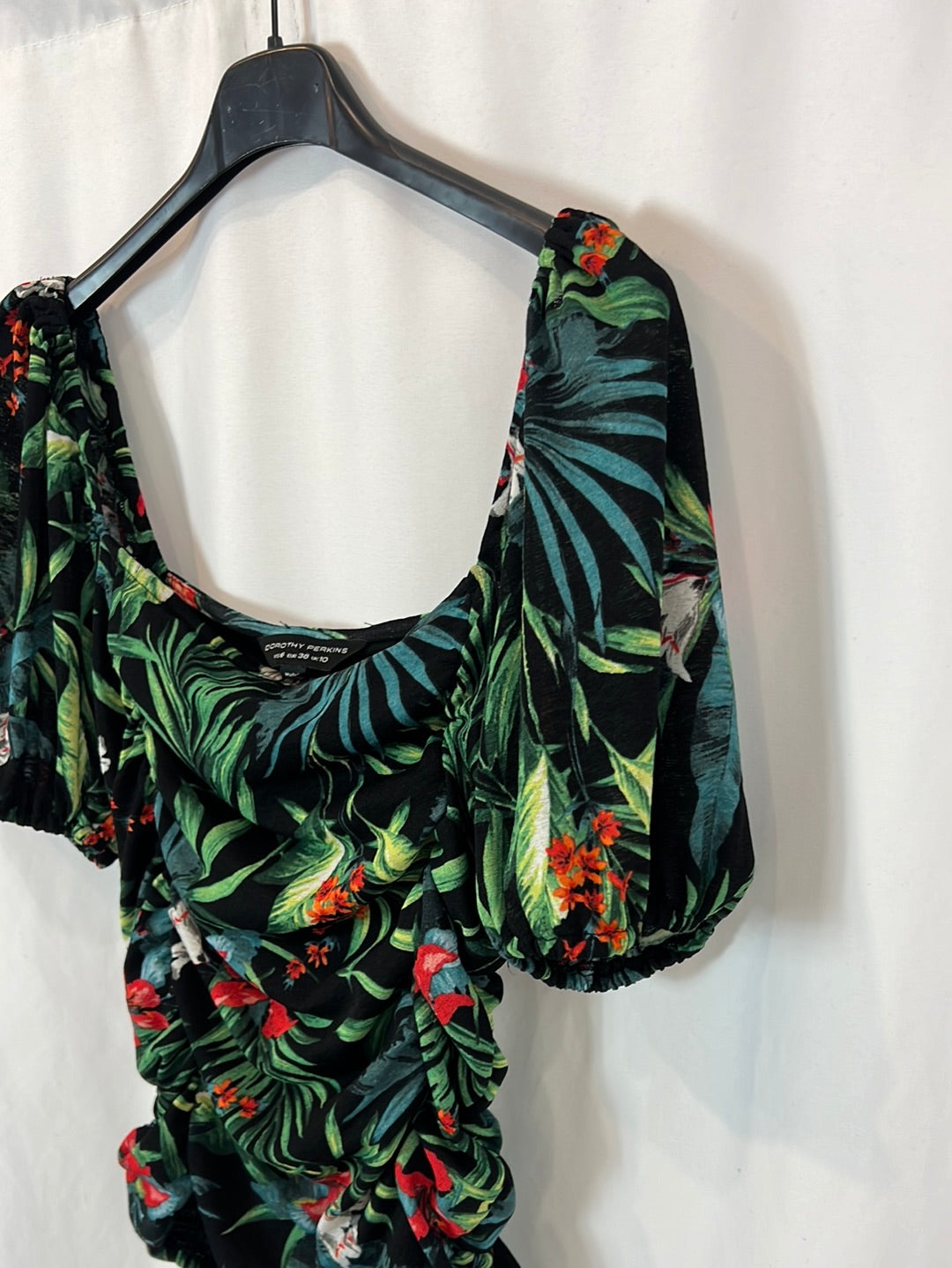 BOROTHY PERKINS. Tropical print stretch top. TS/M