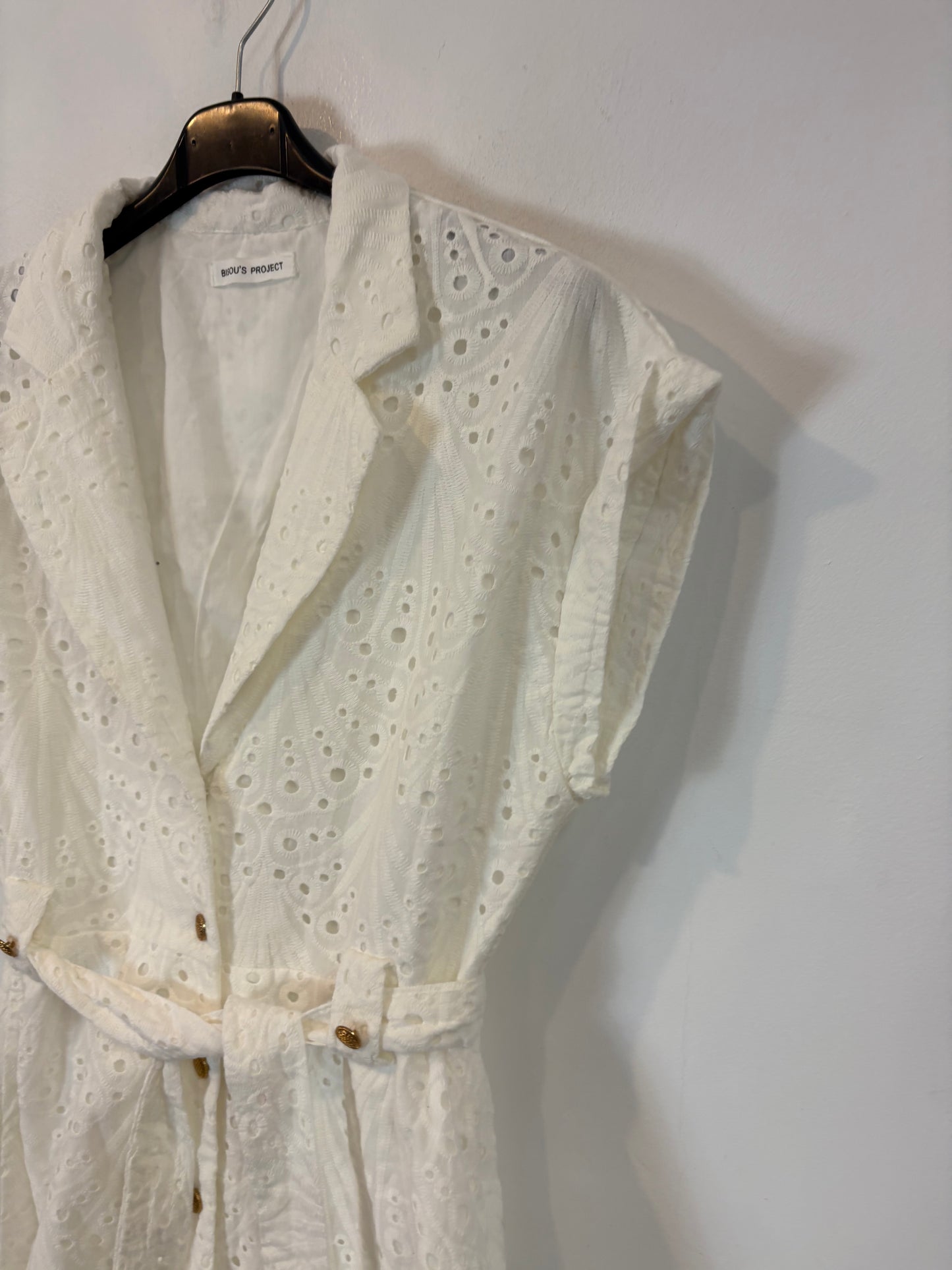 BISOU'S PROJECT. White die-cut choir dress. TS