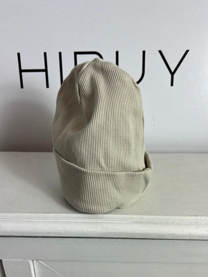 OTHERS. Beige newborn hat. YOUR