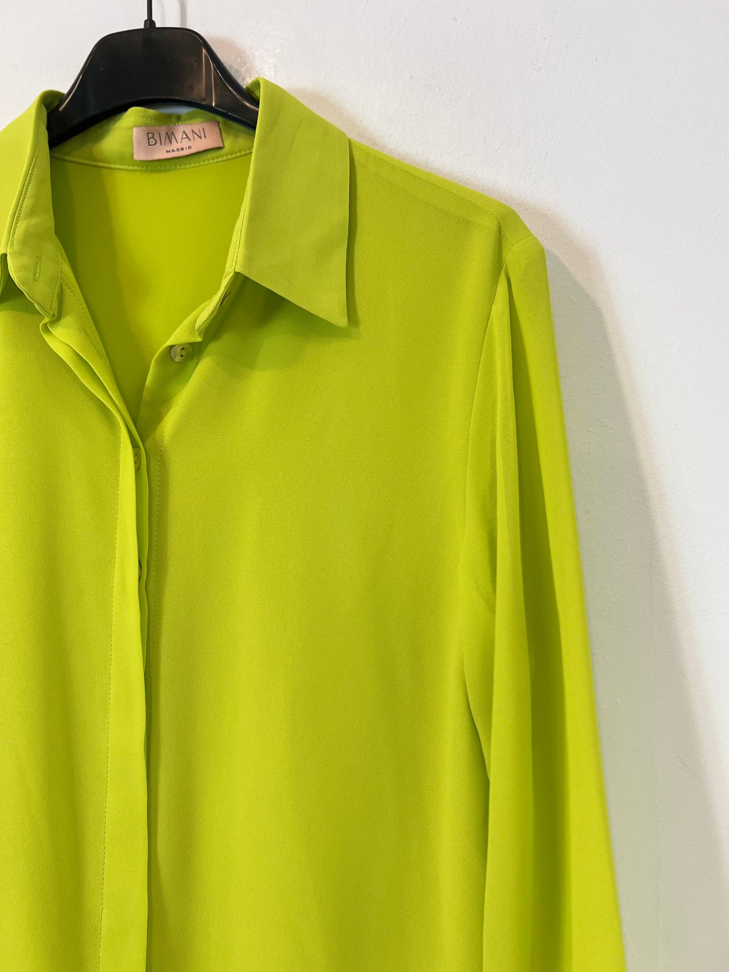 BIMANI. Blusa verde lima abotonada T.m