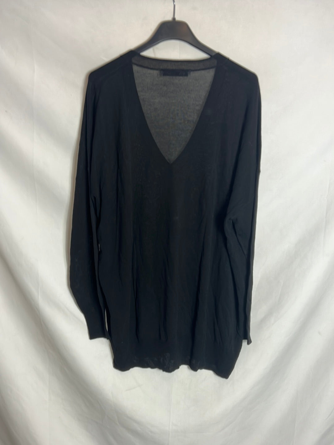 ZARA. Jersey negro fino cuello pico. TS