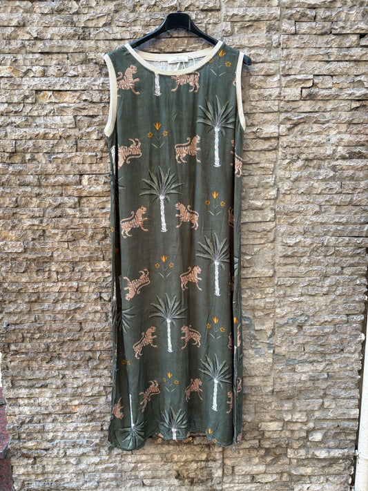 OTRAS. Vestido midi verde estampado. T M