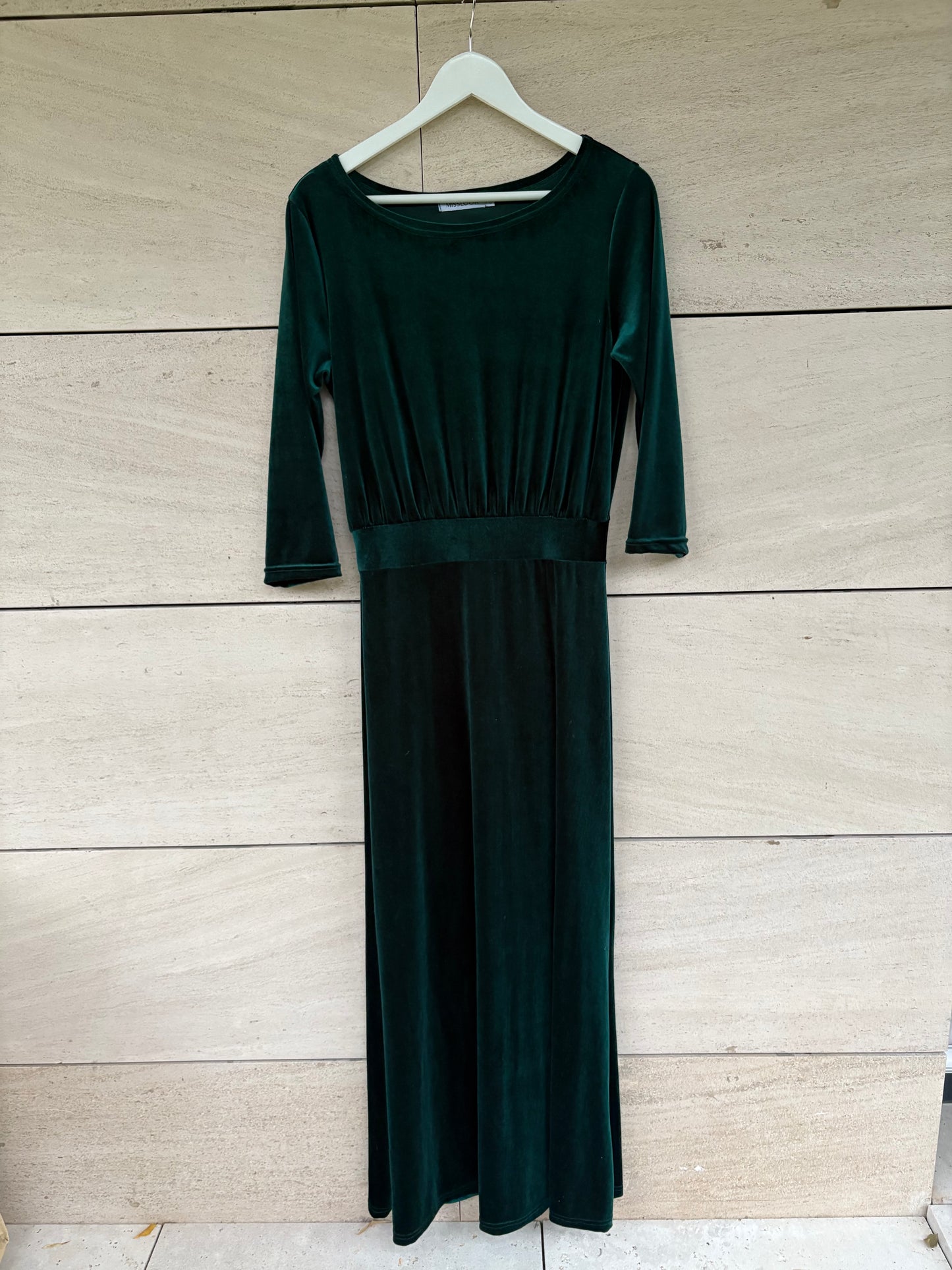 OTRAS. Vestido largo terciopelo verde