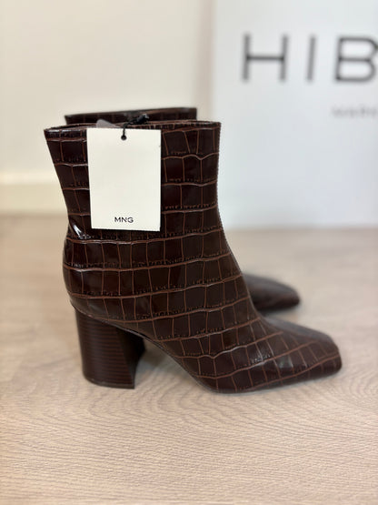MANGO. Botines marrones textura. T 38