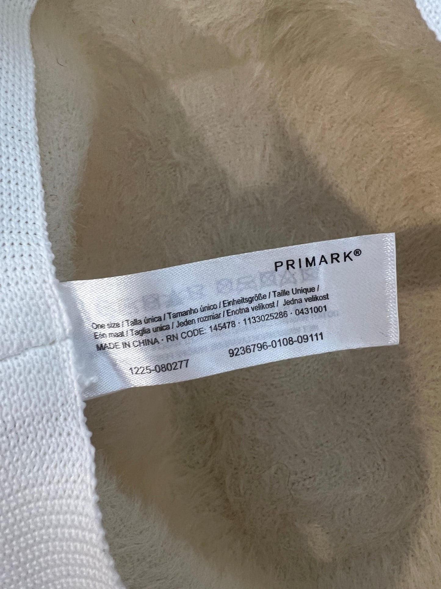 PRIMARK. Bucket pelo beige