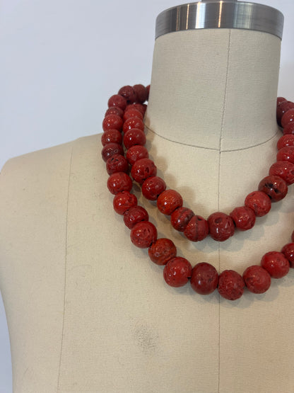 OTHERS. Long red bead necklace