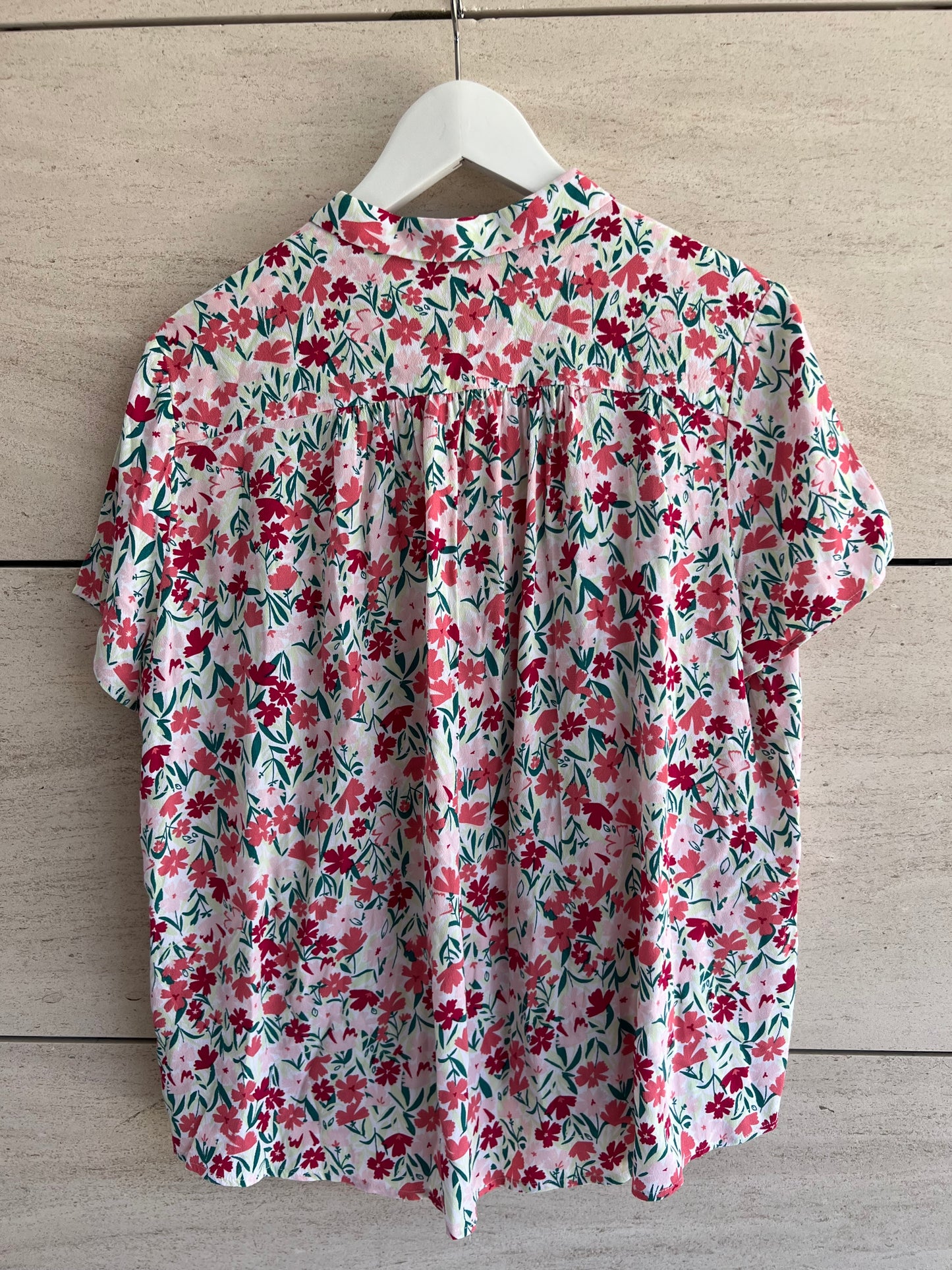 DES PETITS HAUTS. Flowing floral blouse. M