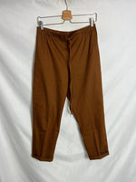 OTRAS. Pantalón marrón pinza. T 38