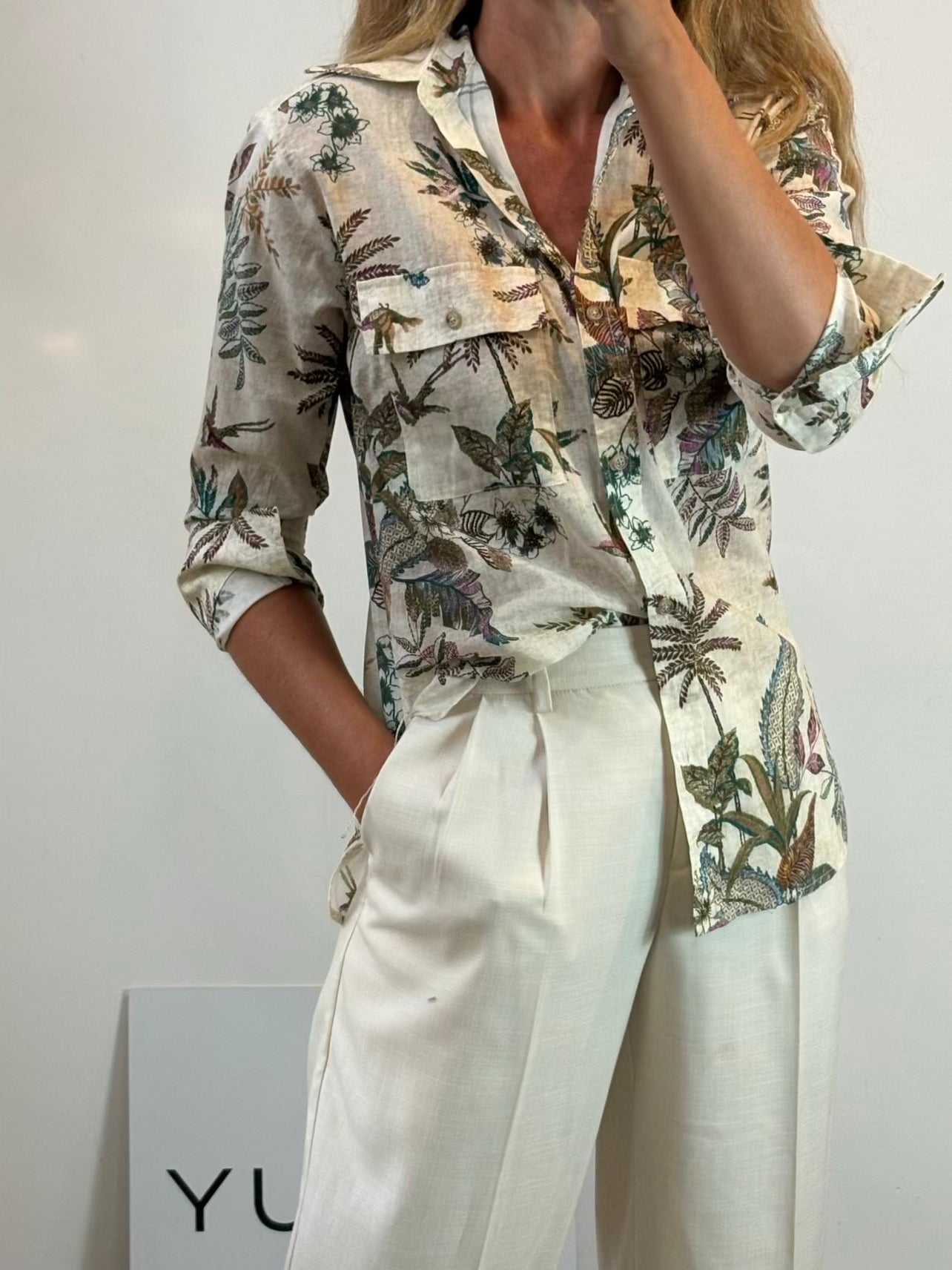 LLOYD'S. Leaf-print shirt. TS