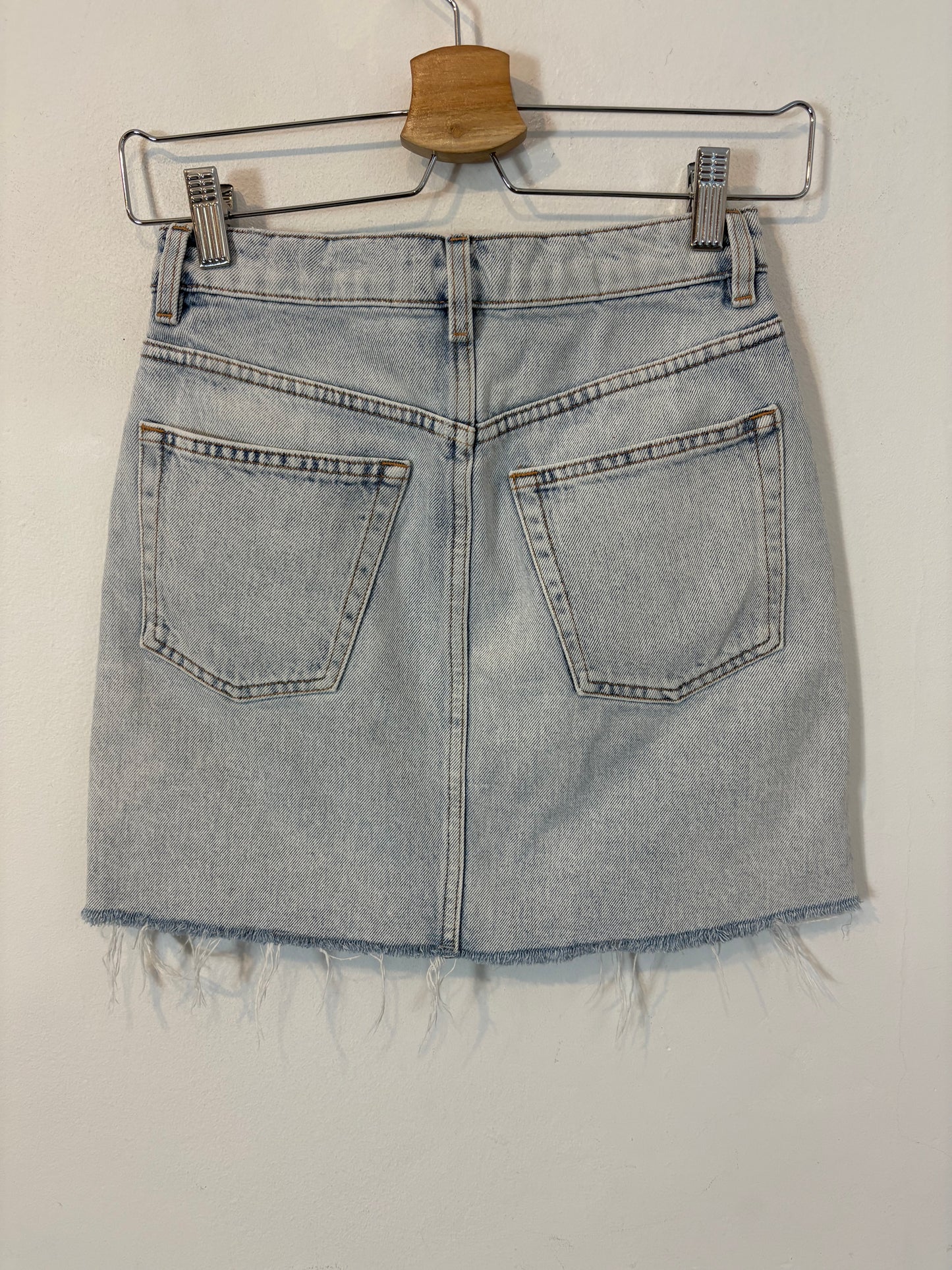 &OTHER STORIES. Falda denim abotnada