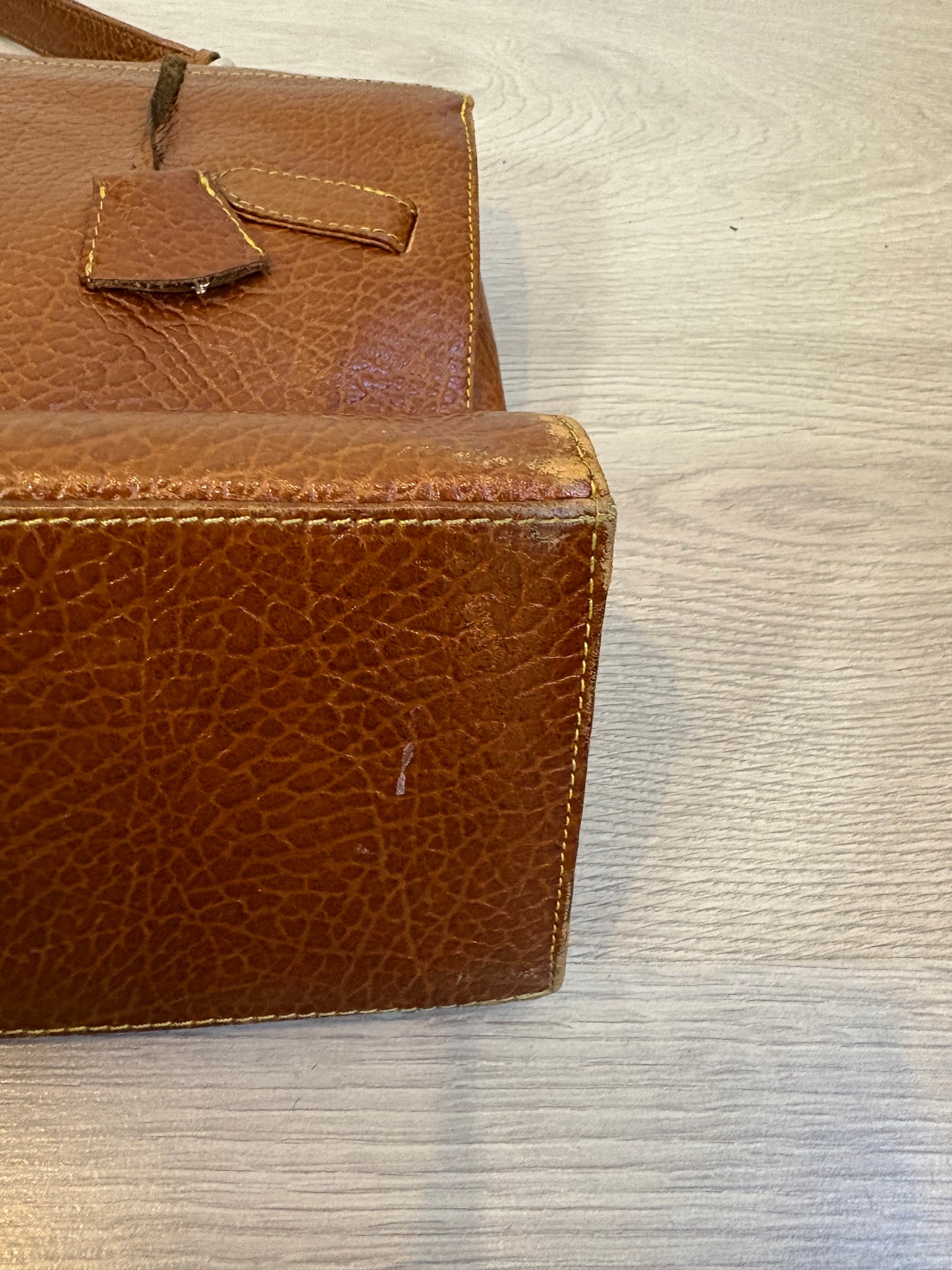 OTRAS. Bolso de mano piel vintage