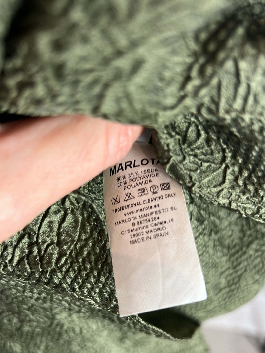 MARLOTA. Vestido verde seda con textura. T 36