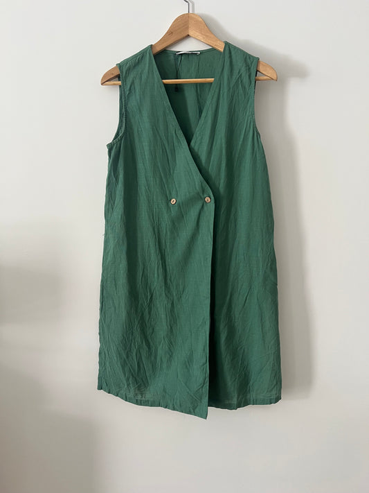 MANGO. Chaleco verde fluido