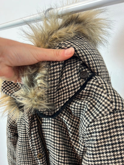 OTRAS. Abrigo niña cuadros. T 8 años