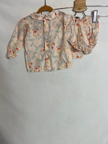 PILI CARRERA. Conjunto blusa y cubre pañal  estampado. T 3 meses