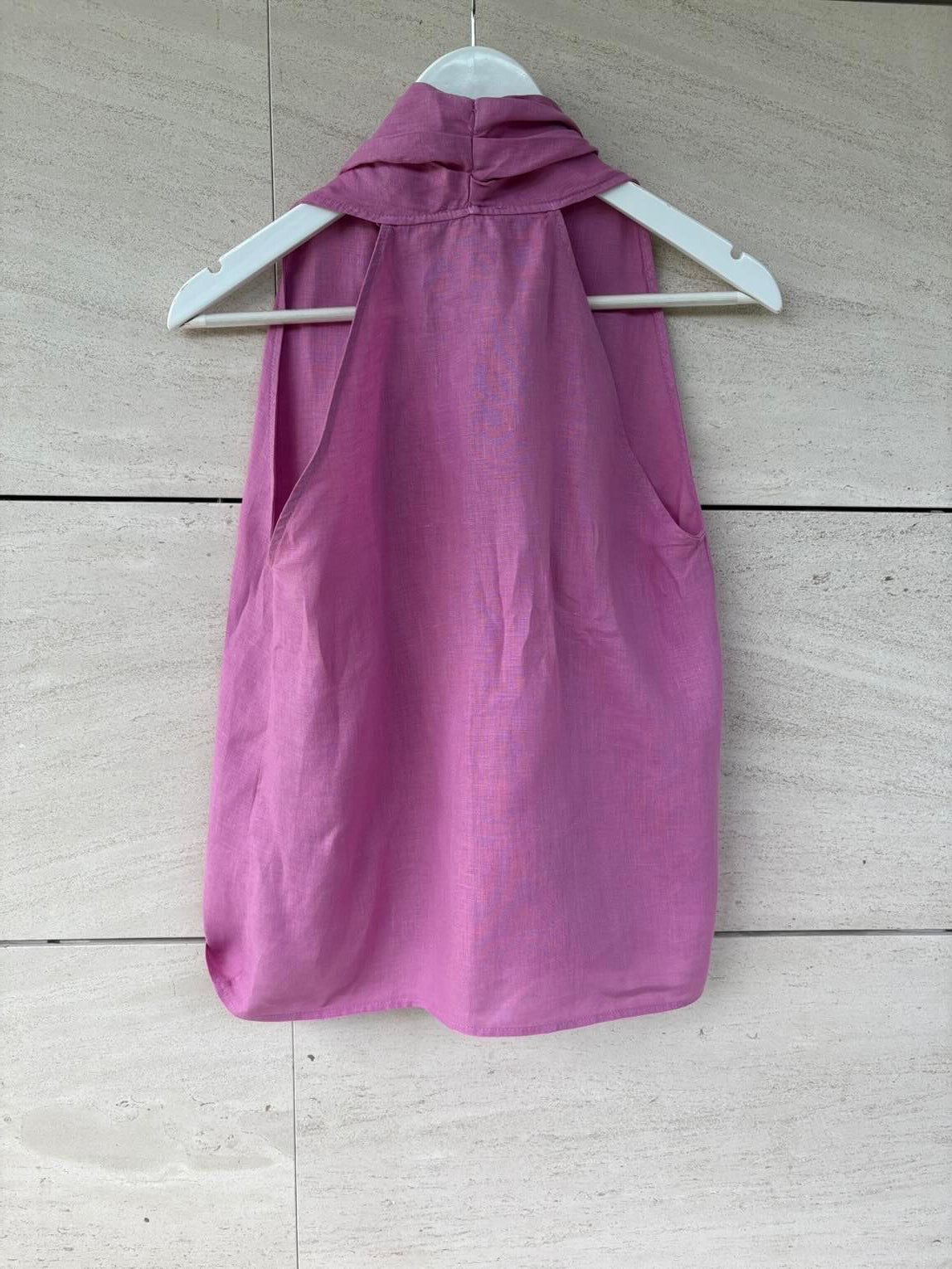 MASSIMO DUTTI. Top rosa lino detalle escote