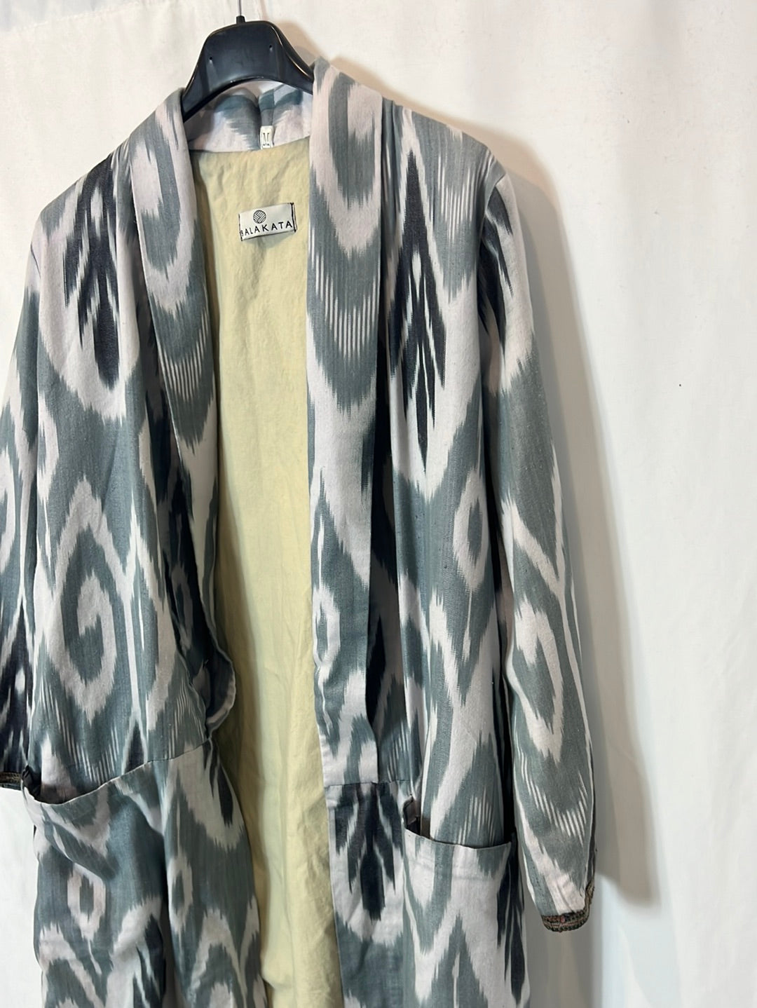 BALAKATA. Chaqueta seda estampada. T M