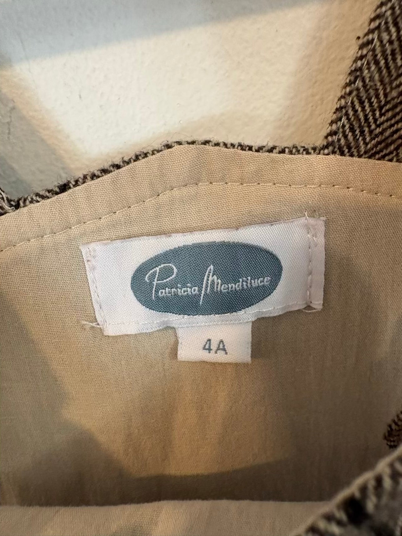 PATRICIA MENDILUCE. Pichi niña espiga marrón. T 4 años