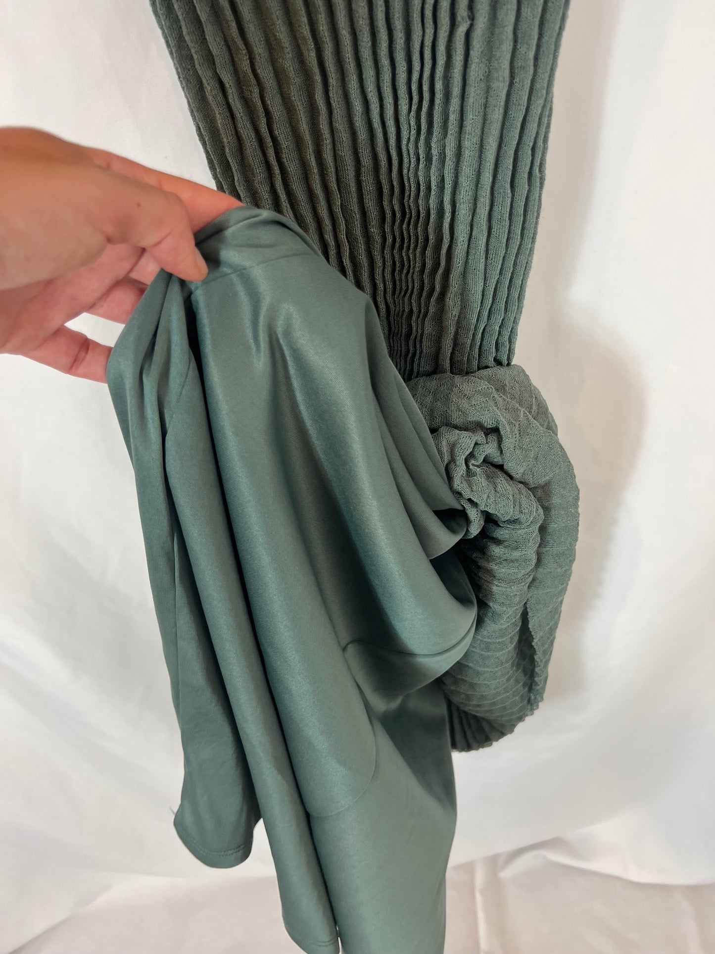 ZARA, Textured green long dress. TS