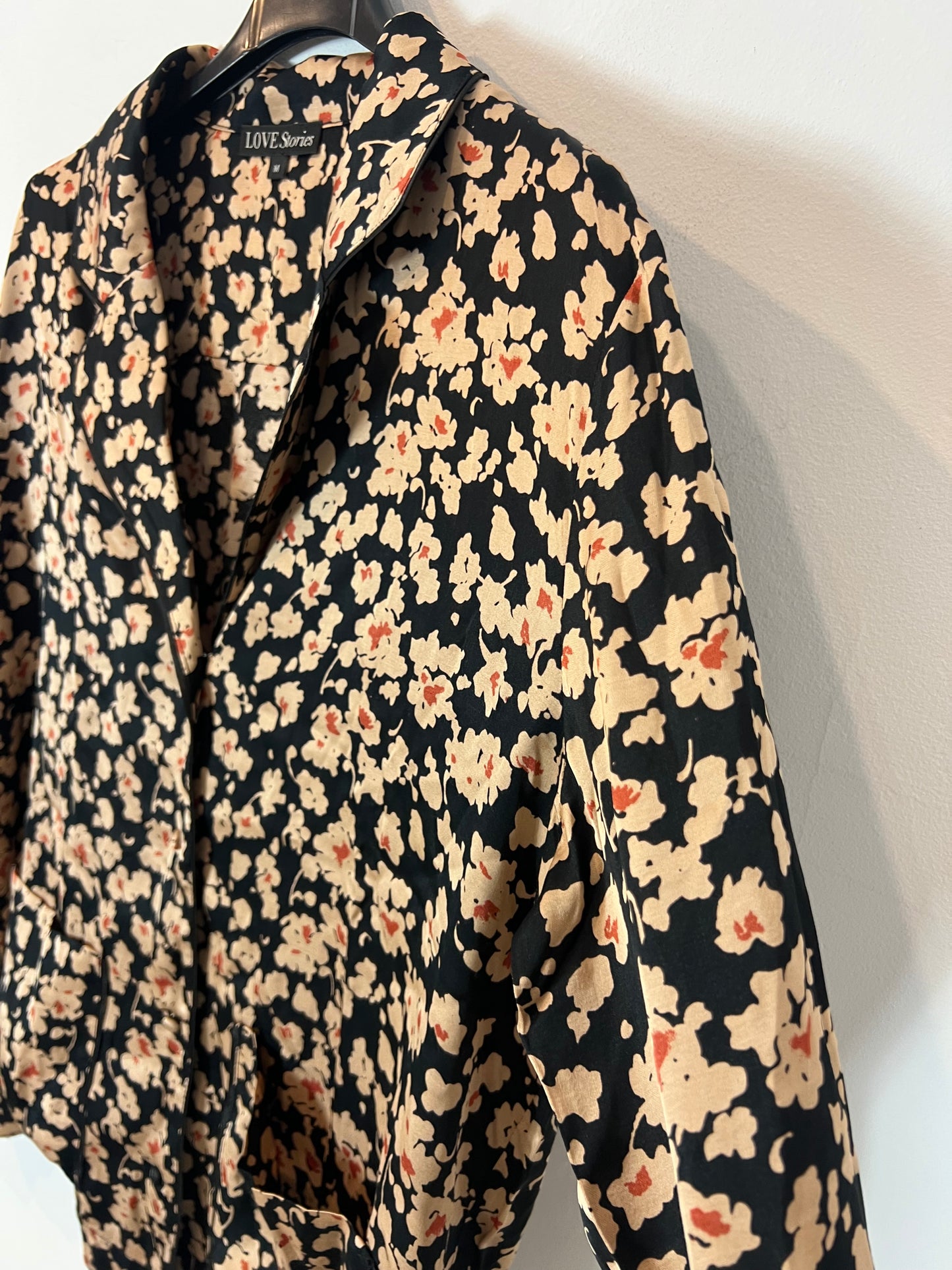 LOVE STORIES. Tm flower print black blouse