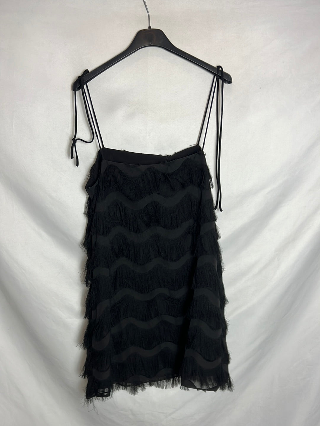 ZARA. Vestido negro  flecos T.M
