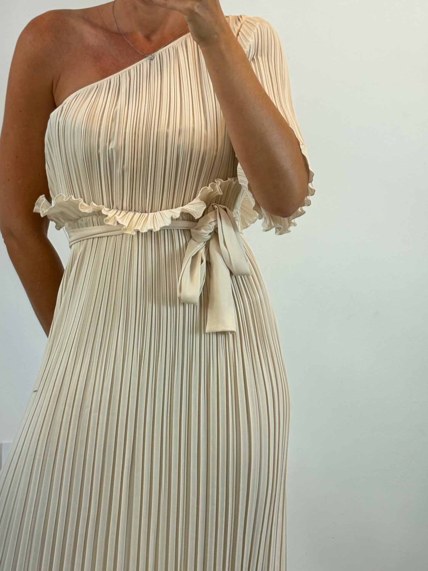 UTERQÜE. Vestido midi plisado. T S