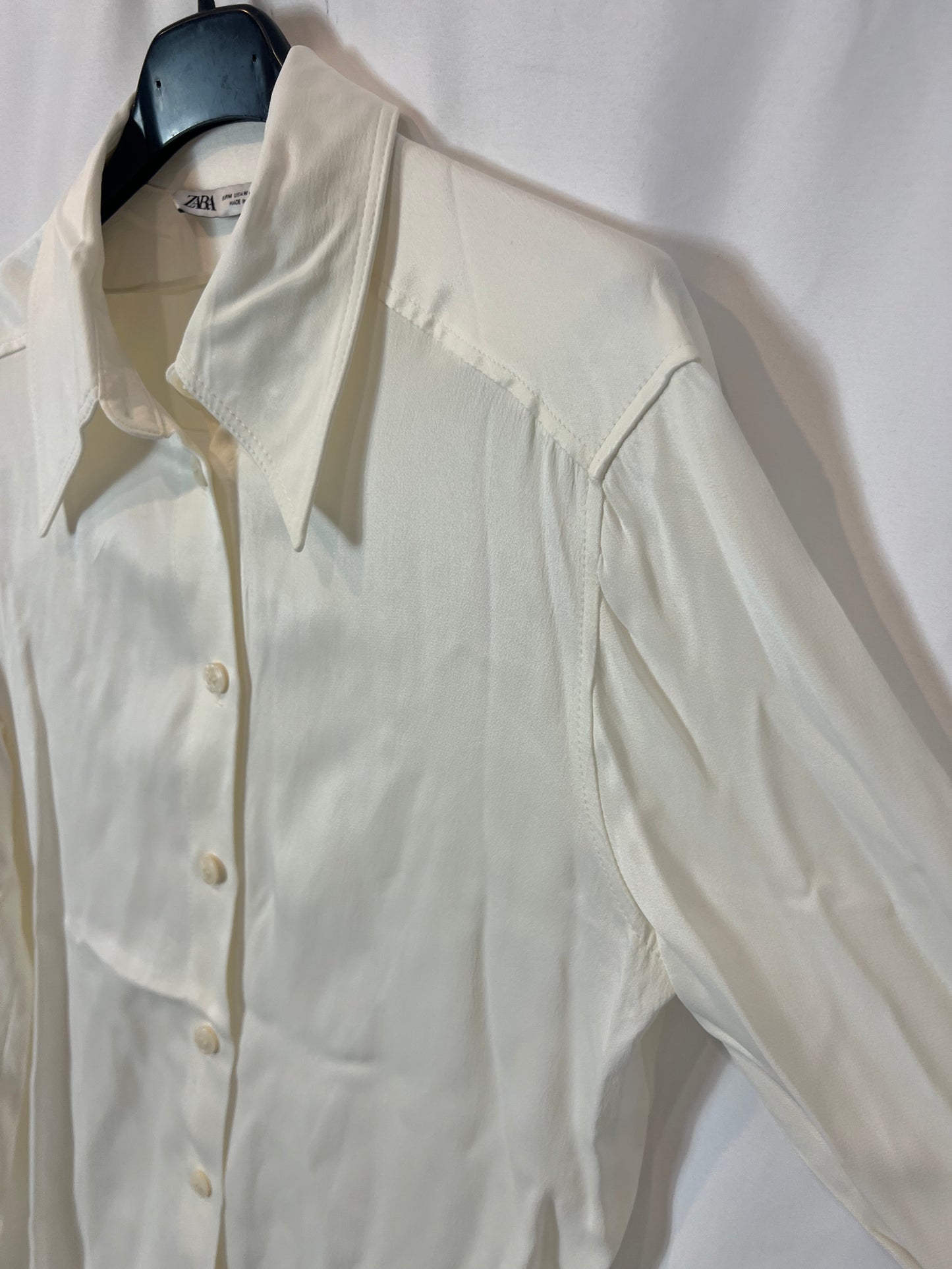 ZARA. White satin blouse Tm