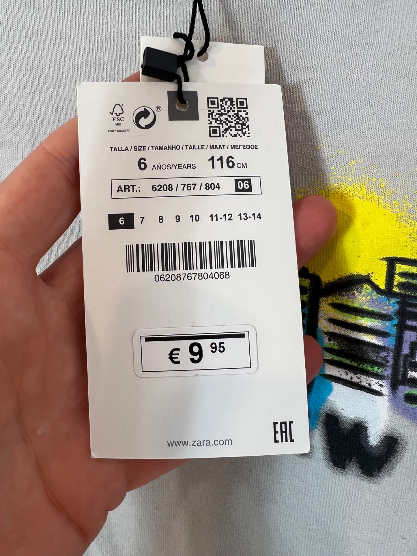 ZARA. Stone-colored T-shirt with a pattern. Size 6 years.