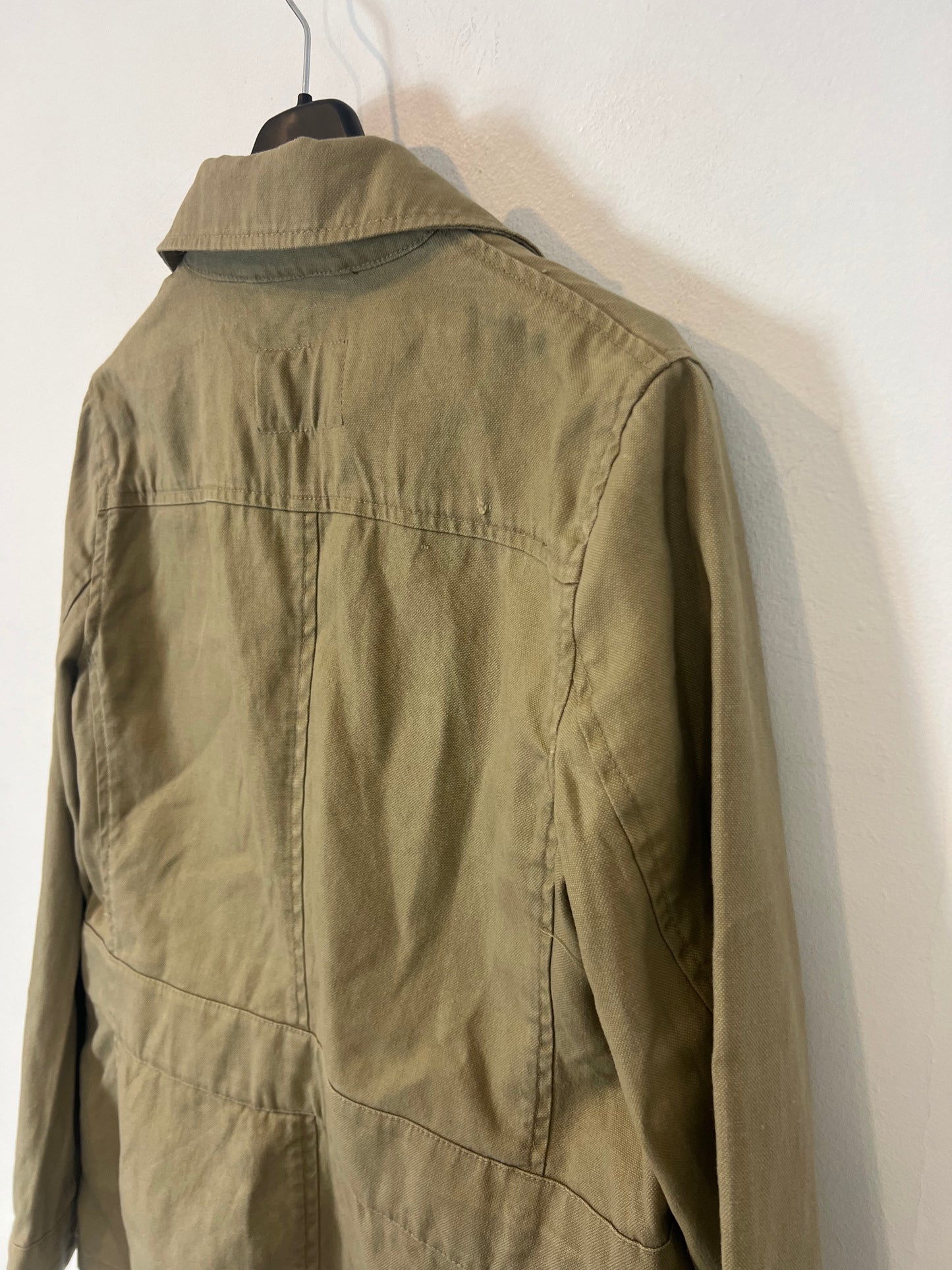 MASSIMO DUTTI. Chaqueta beige oscuro bolsillos. T 38