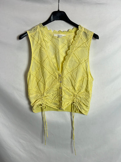 SPRINGFIElD. Yellow openwork top. Size 38