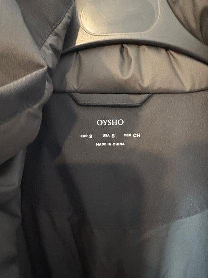 OYSHO. Plumas negro ski