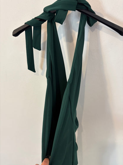 ZARA. Vestido largo verde escote pico