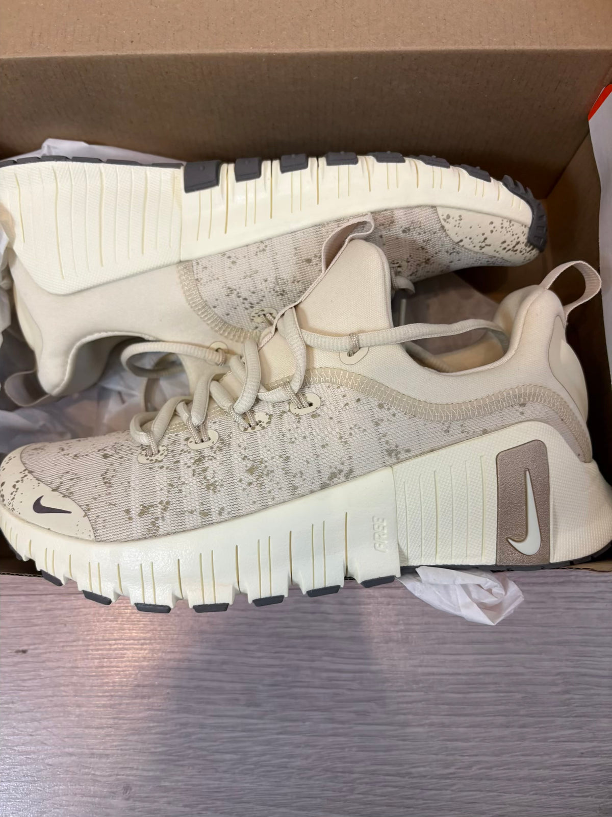 NIKE. Zapatillas depotivas en beige. T 38