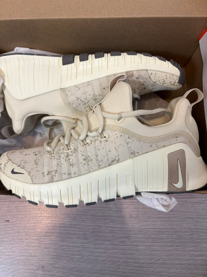 NIKE. Zapatillas depotivas en beige. T 38