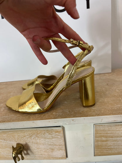ZARA. Golden sandal40a strap. T 40