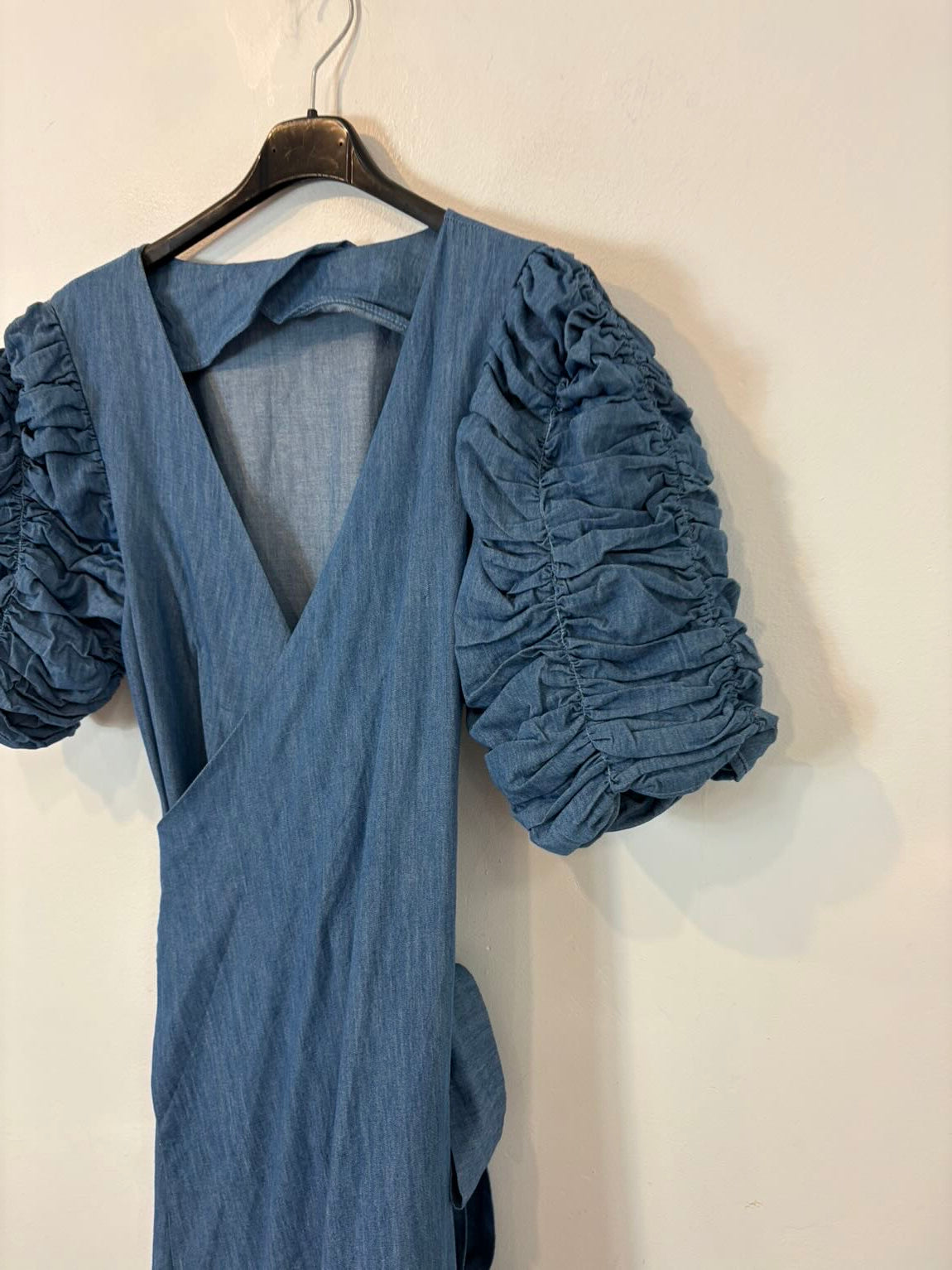 CAMILA ISABEL. Vestido denim ligero cruzado