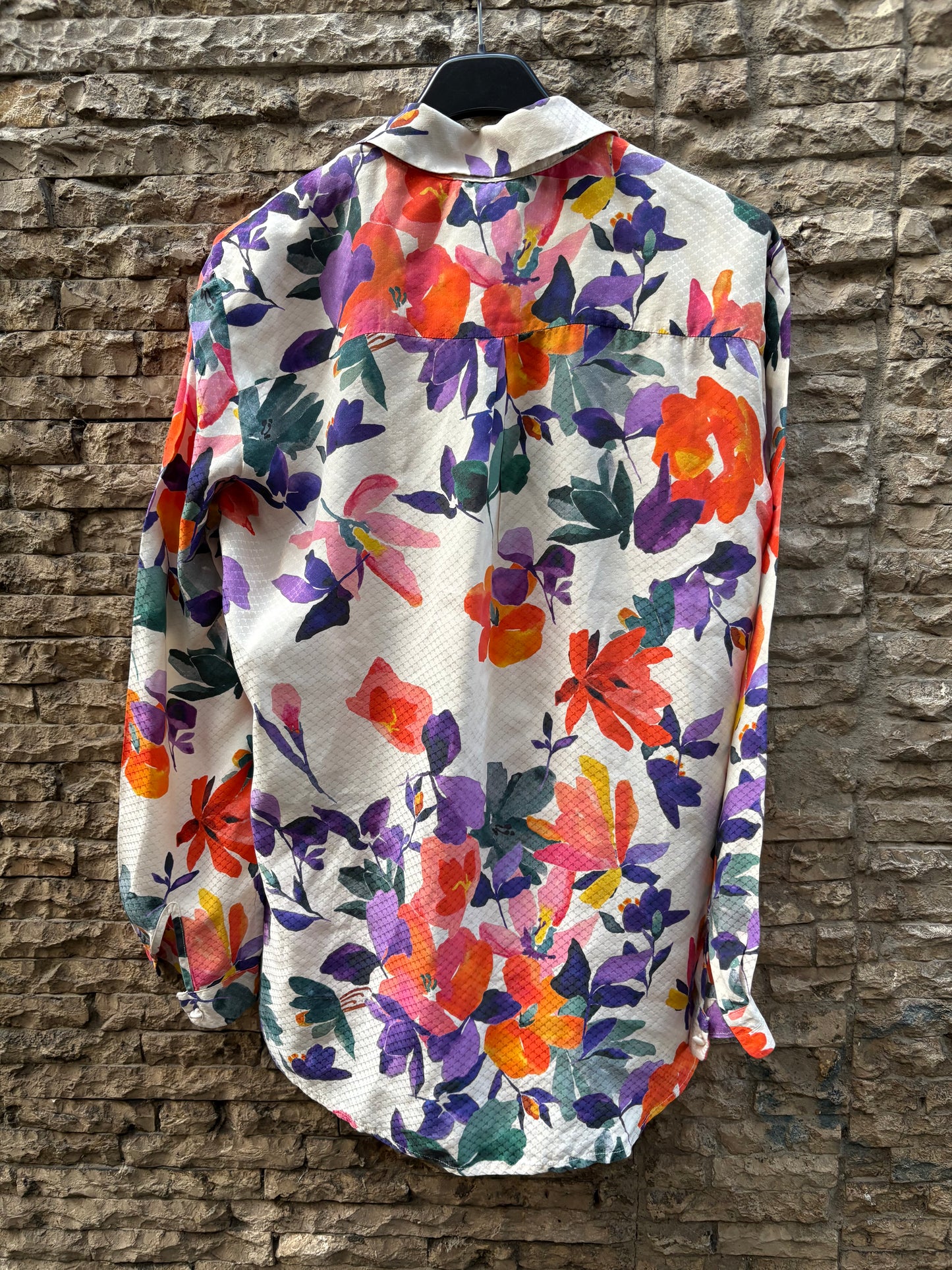 SÉZANE. Blusa seda flores