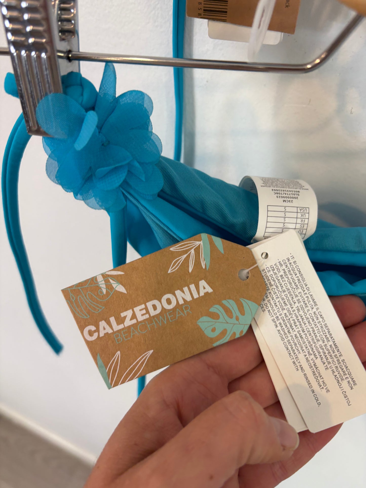 CALZEDONIA. Bikini azul turquesa pétalos. T XS/S