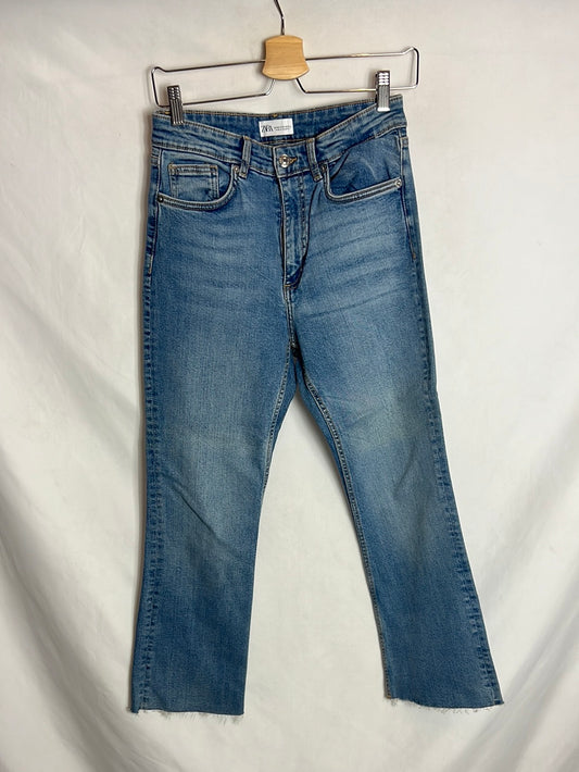 ZARA. Slightly flared cropped denim. T 40