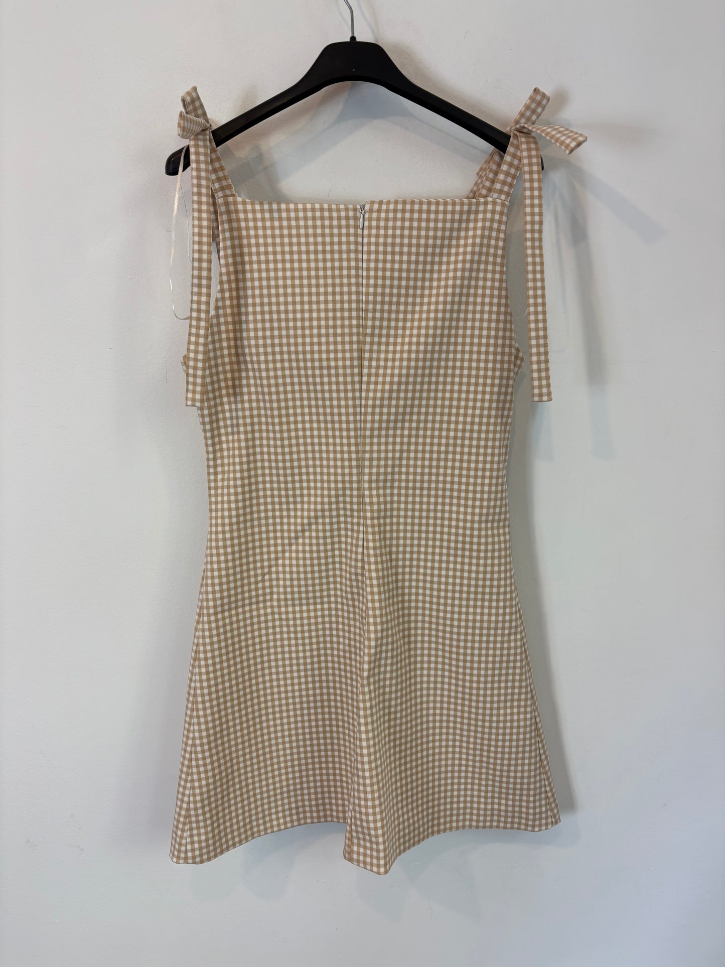 ZARA. Short beige and white gingham dress. TS