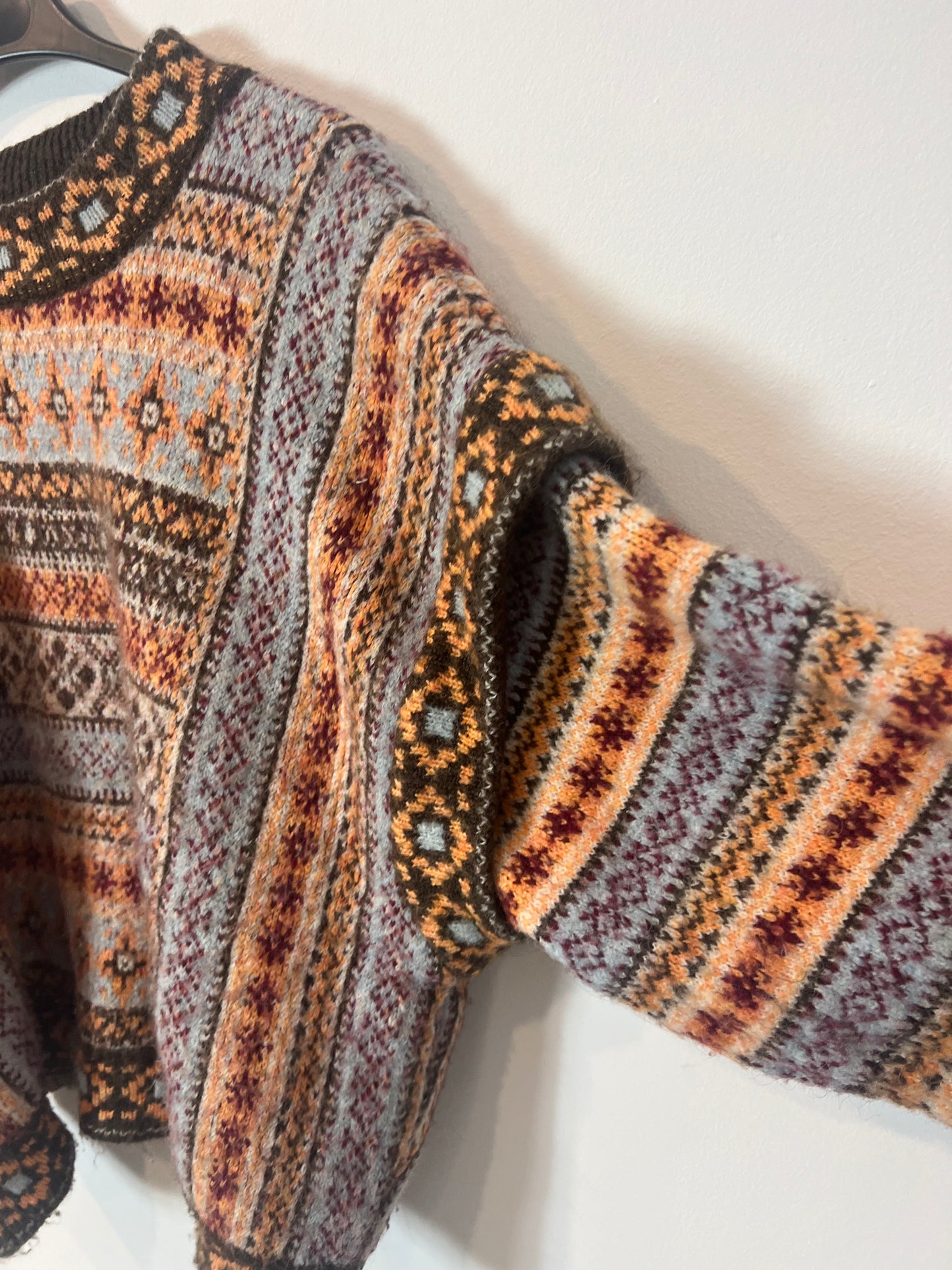 MANGO. Colorful printed sweater. TL