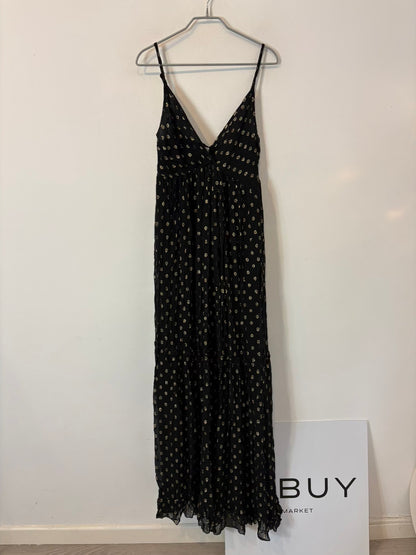 CUPLÉ. Vestido largo negro vaporoso detalles dorados