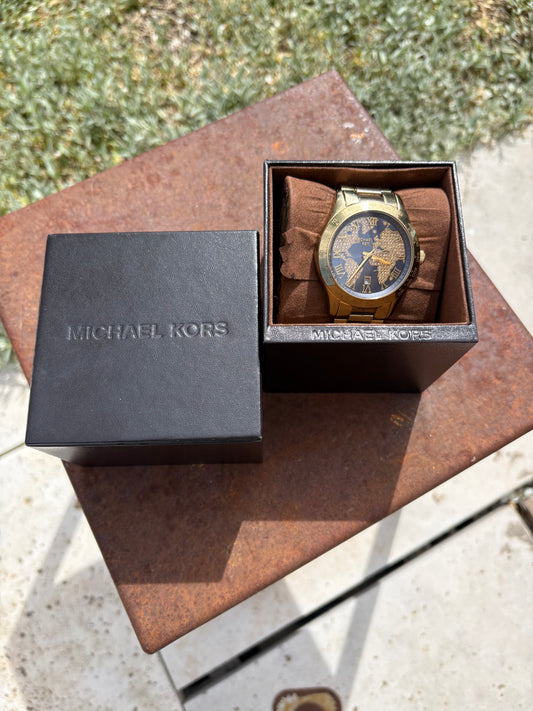 MICHAEL KORS. Reloj dorado